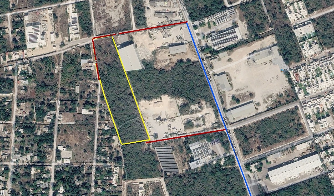 Vista satelital del terreno en Dzityá con la delimitación en amarillo, las calles que lo rodean en rojo y el acceso al periférico en azul